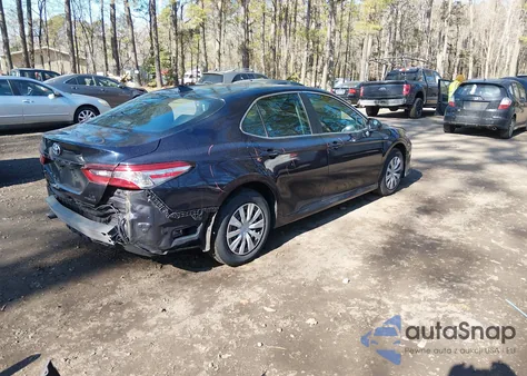 2021 Toyota Camry Le Hybrid z USA, uszkodzony, nr VIN 4T1C31AK4MU569504